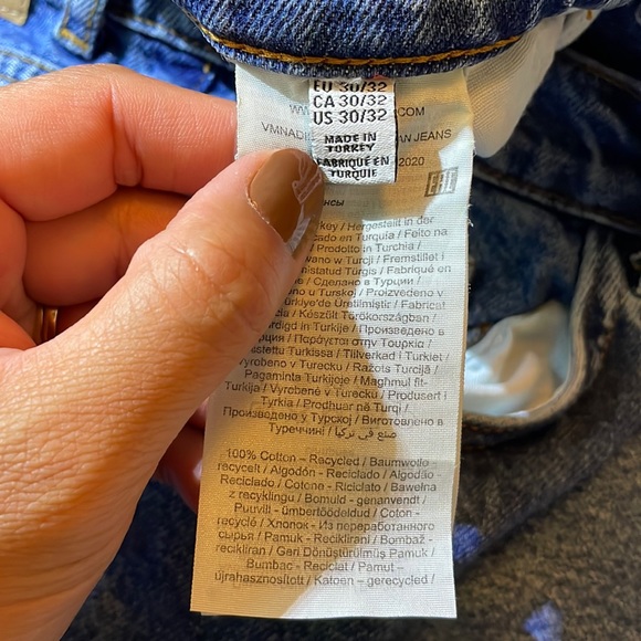 Mom Jeans - Picture 8 of 8